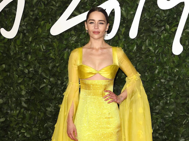 Game of Thrones Actress Emilia Clarke Sexy Photo Stills in Yellow Dress Actress Trend Game of Thrones Actress Emilia Clarke Sexy Photo Stills in Yellow Dress Actress Trend