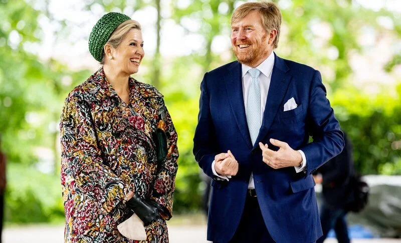 Queen Maxima wore a long floral brocade coat from Oscar de la Renta. and new green dress from Natan