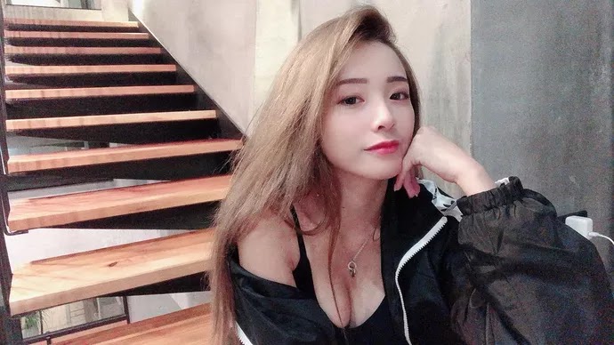 Bất ngờ với nhan sắc tuyệt đỉnh của cô nàng streamer xinh đẹp, cộng đồng mạng rần rần hỏi xin info Bất ngờ với nhan sắc tuyệt đỉnh của cô nàng streamer xinh đẹp, cộng đồng mạng rần rần hỏi xin info