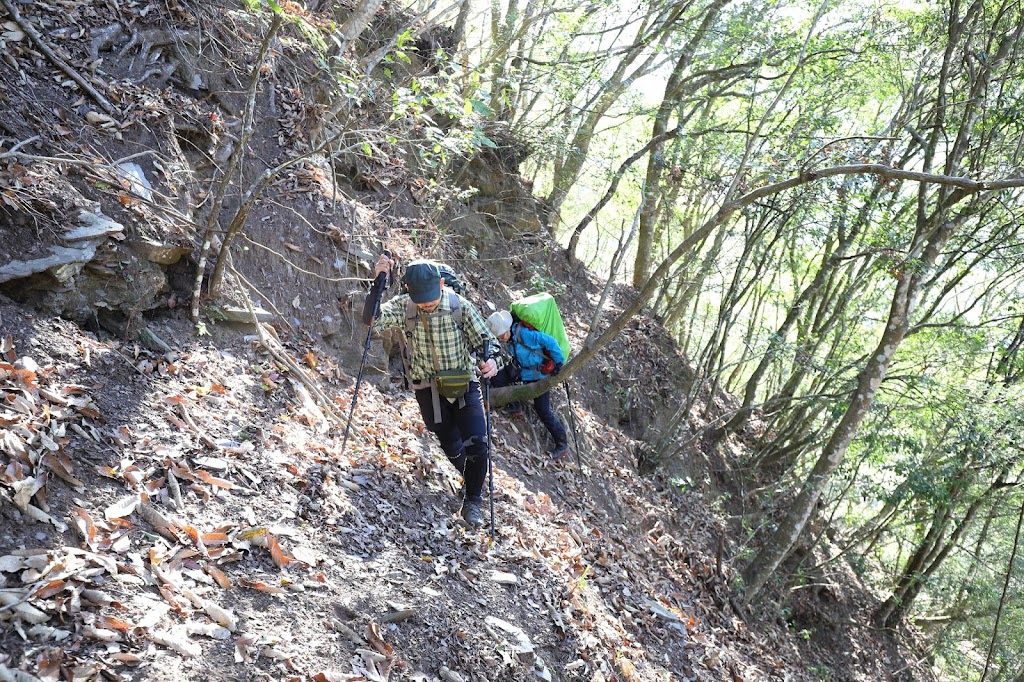 攀登拉夫朗山的陡坡
