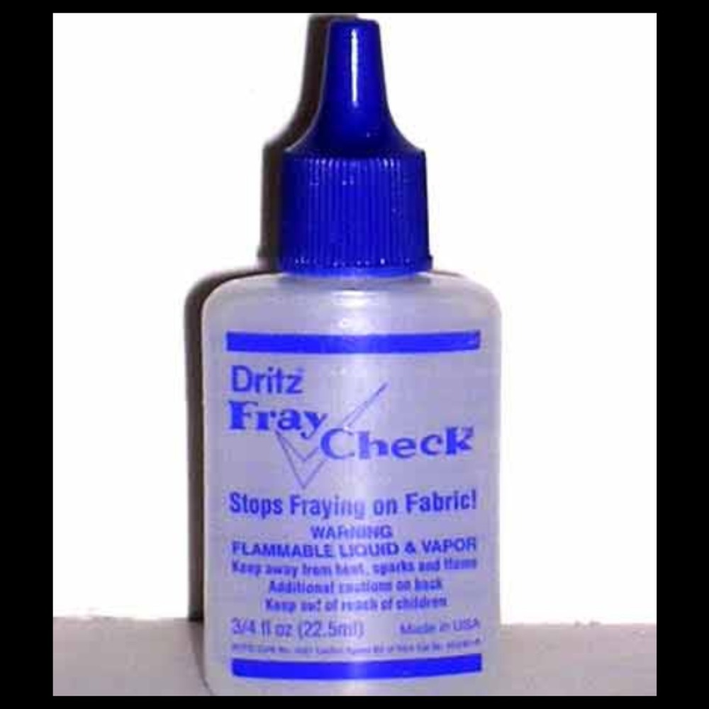 Пипетка с красной краской и вода. Fray check. Liquid example. Fabric fray. Liquid check.