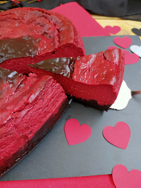 Red Velvet Cheesecake recipe. Receta tarta de queso Red Velvet (terciopelo rojo) Postre San Valentín Rojo Oreo Horno Valentines 14 Febrero Cuca