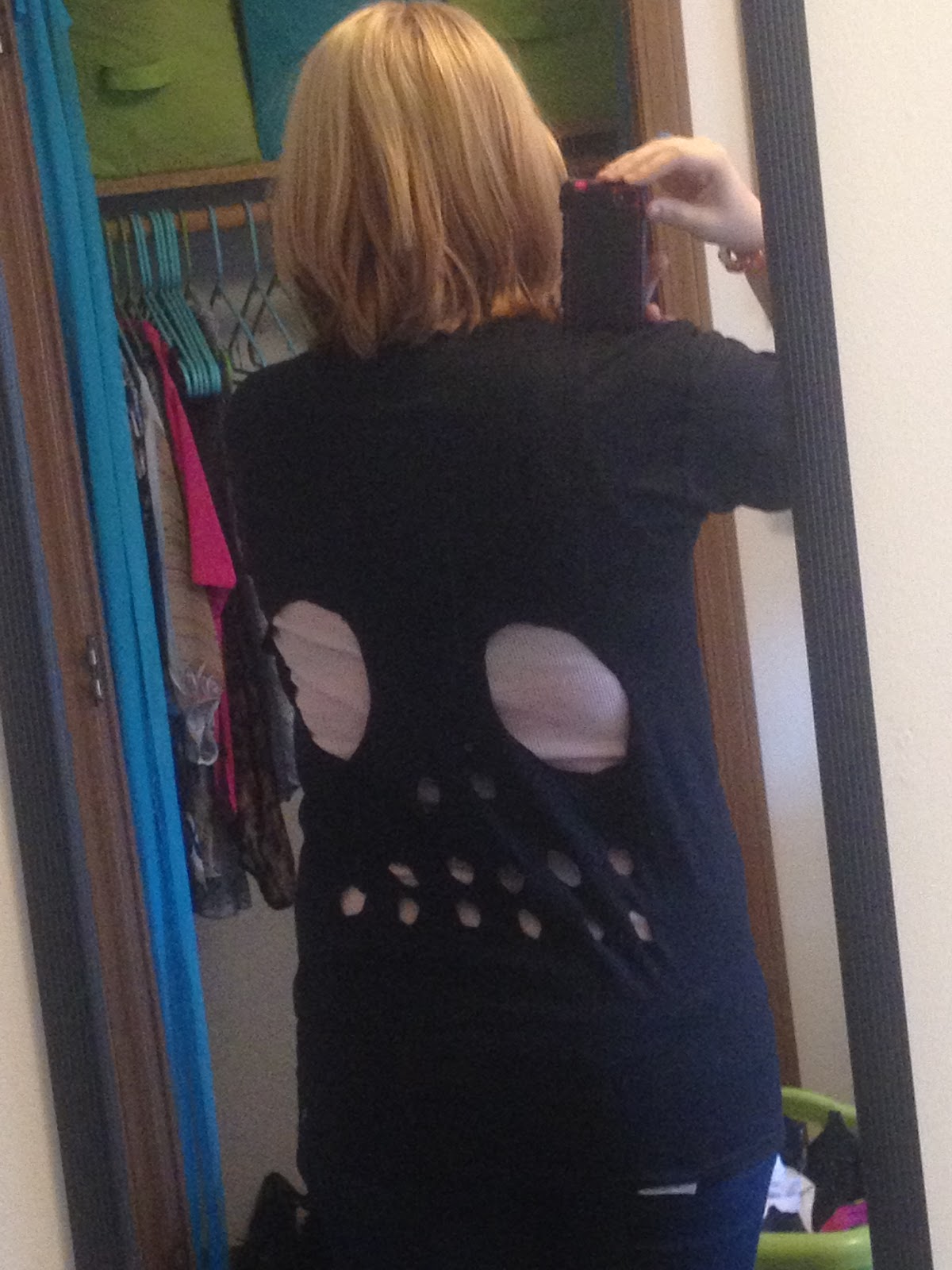 Pretty Cheap and Chic: DIY Skeleton Shirt