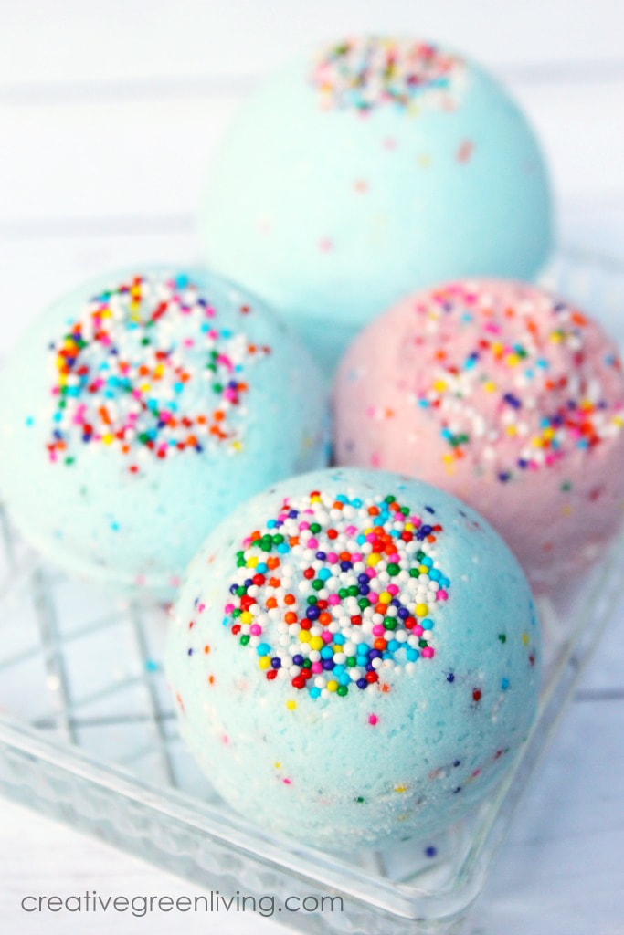 DIY Lush Inspired Bath Bomb Recipe (Smells Like Bubblegum!) Creative
