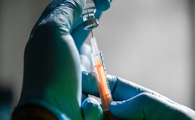 Εμβόλιο AstraZenaca: Οι συμβουλές Καπραβέλου – Παυλάκη για τη δεύτερη δόση στους κάτω των 60