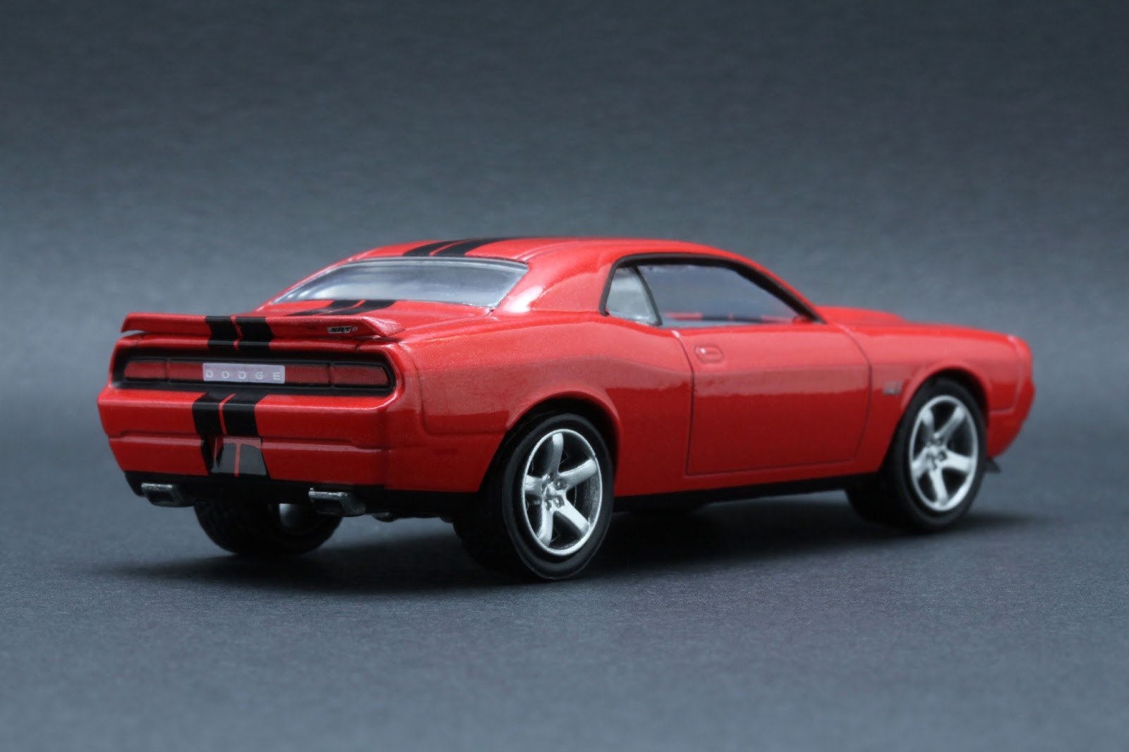 Diecast Hobbist: 2012 Dodge Challenger SRT8 - Breaking Bad (2008-13 TV