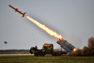 https://1.bp.blogspot.com/-iQeB_nu0XOo/X-rRsYrGeEI/AAAAAAAANBQ/2N68ABsPYUk-oOthKnsxLkbpW5x6fEaBACLcBGAsYHQ/s925/Ukraine_Successfully_tests_the_Neptune_land-based_cruise_missile_system_Ukraine%2BArmy%2BGeneral%2BStaff.jpg