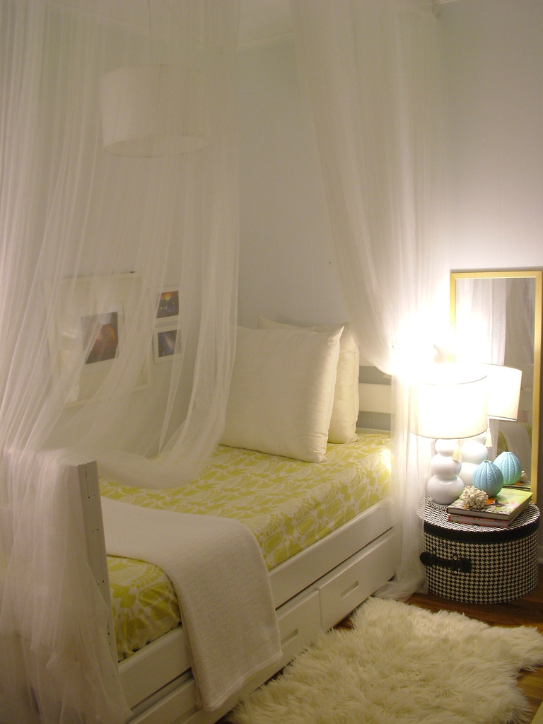 How Decorate A Small Bedroom