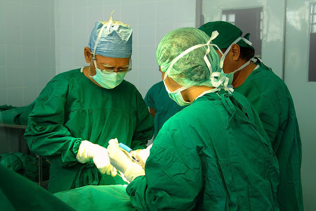Sudah Putuskan Melahirkan Caesar Karena Bayi Terlalu Besar, Dokter Ini Malah Ngotot Selanjutnya Bikin Terenyuh Sudah Putuskan Melahirkan Caesar Karena Bayi Terlalu Besar, Dokter Ini Malah Ngotot Selanjutnya Bikin Terenyuh