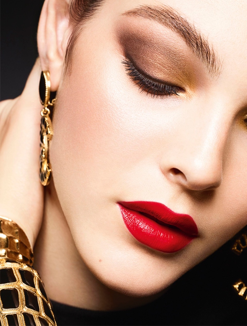 Chanel Makeup Holiday 2019 Campaign starring Vittoria Ceretti