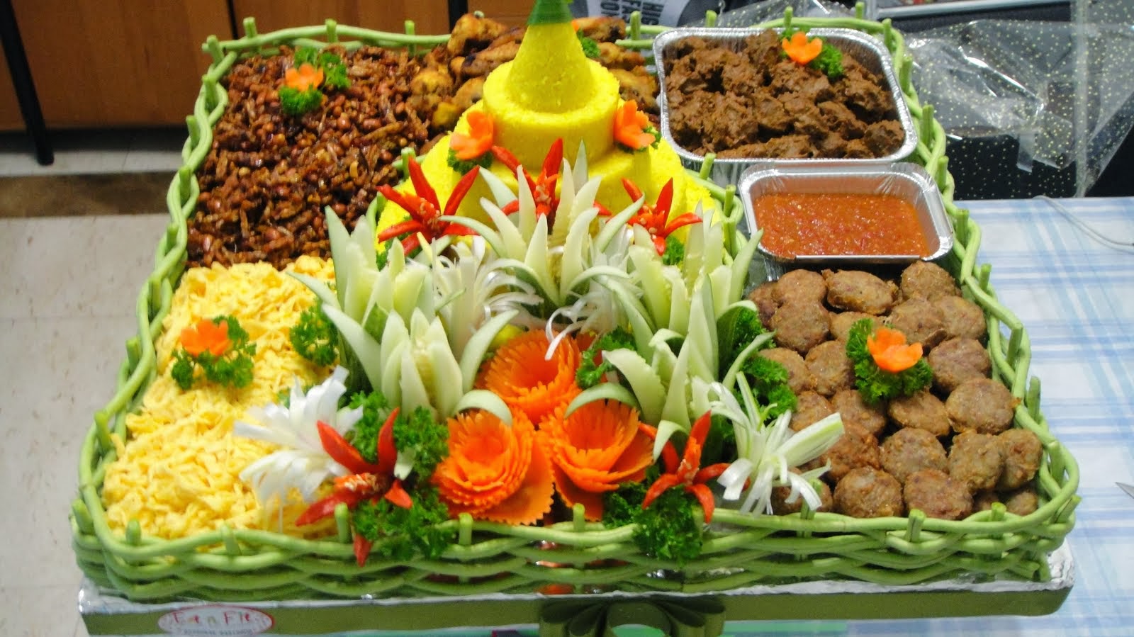 Nasi Kuning Tumpeng Ulang Tahun Makanan Khas Indonesia