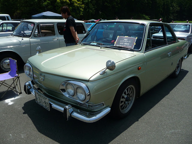 Hino Contessa stary japoński samochód oldschool klasyk