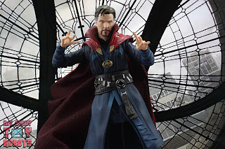 S.H. Figuarts Doctor Strange (Battle On Titan Edition) 15