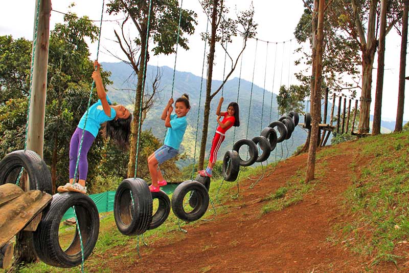 juegos con llantas recicladas