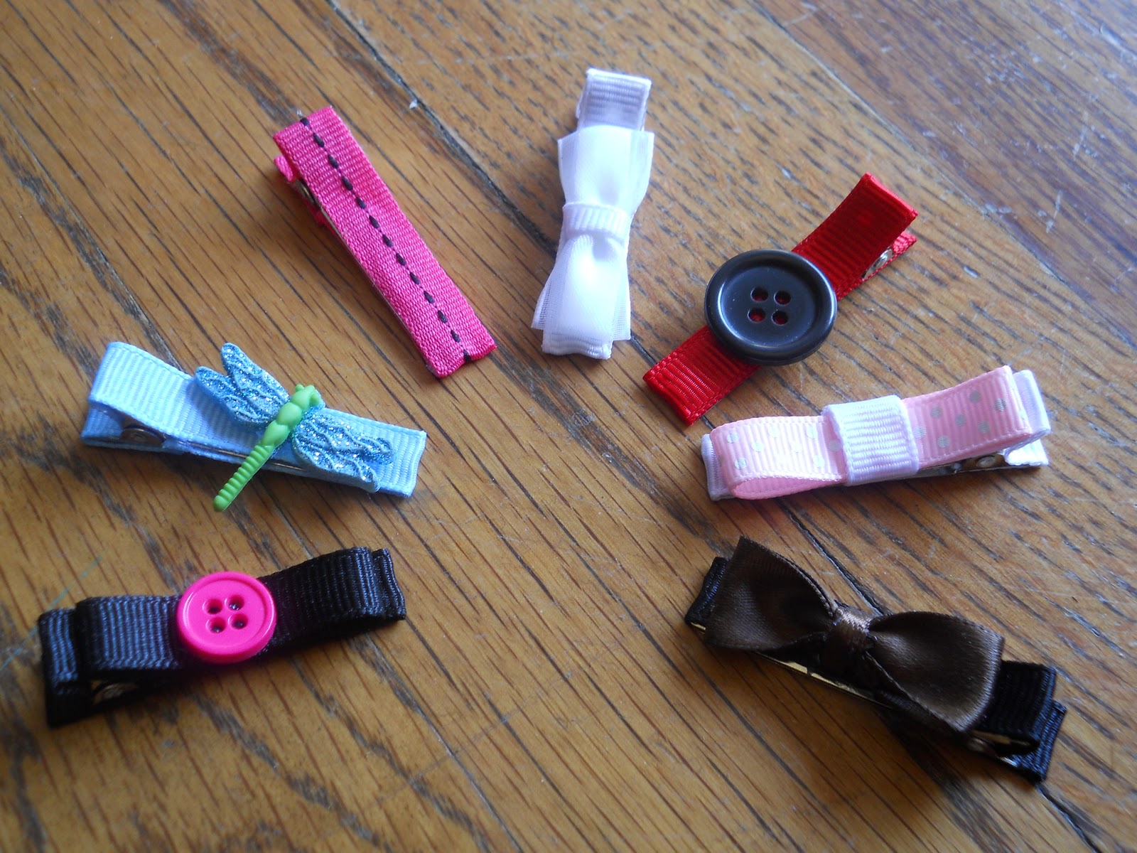 Motherhood and Money HowTo Make a Lined Alligator Clip Bow