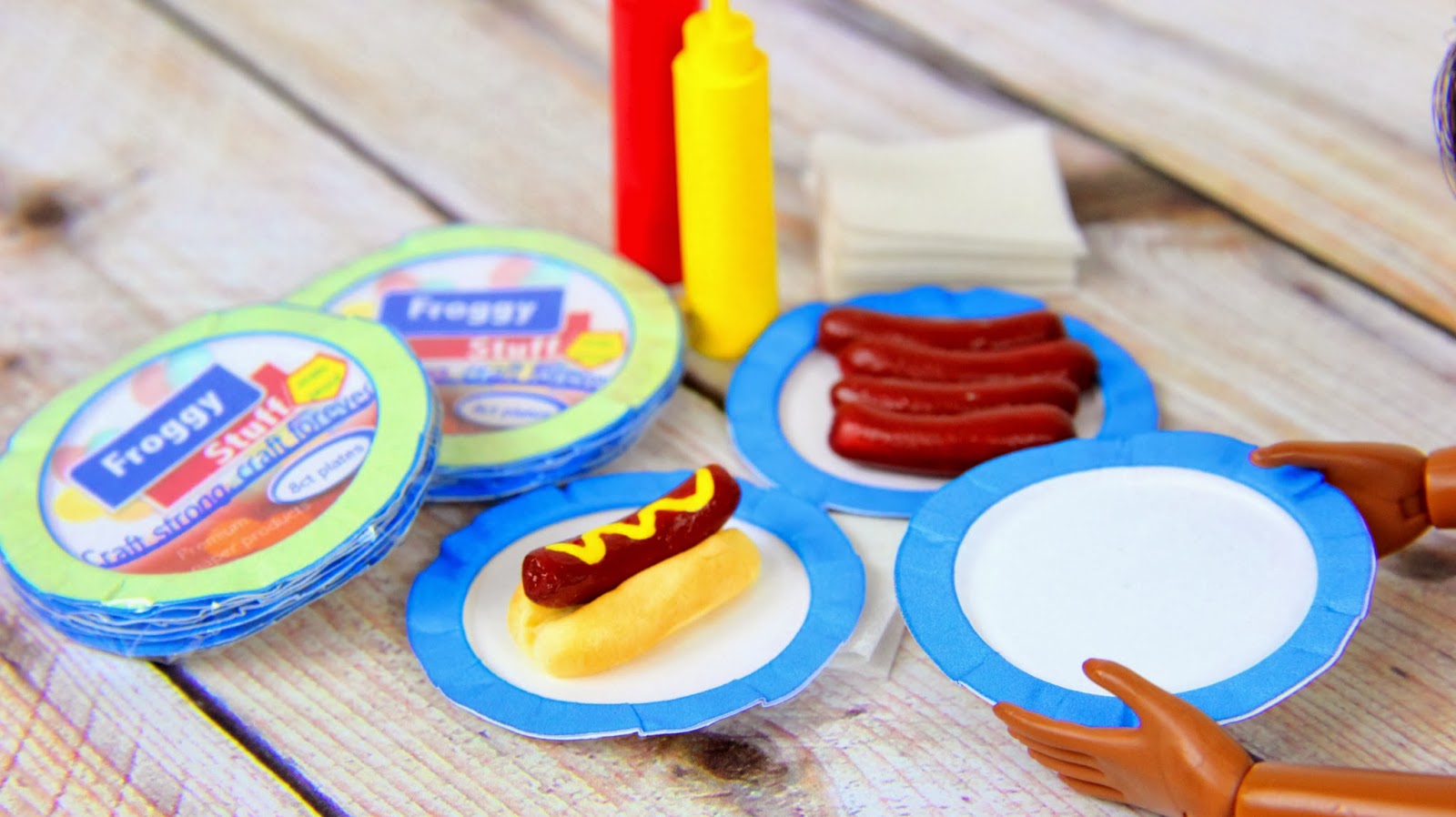 dollhouse-paper-plates-maker-and-printables