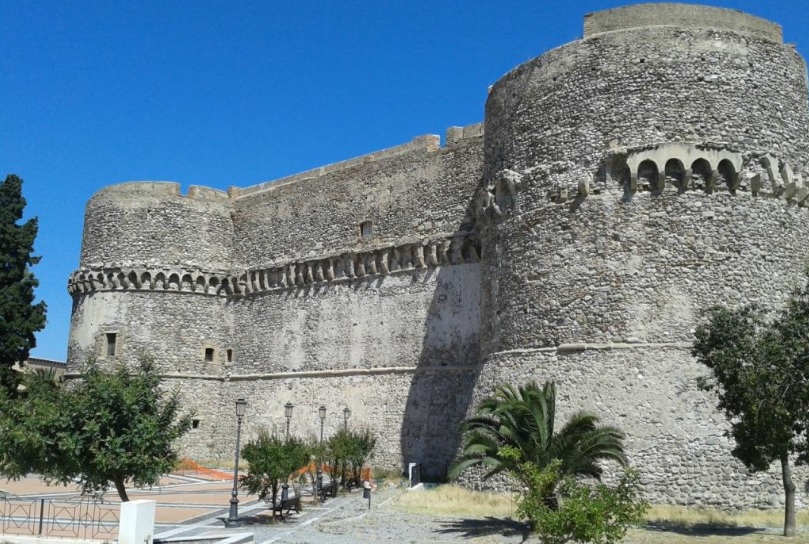 Reggio Calabria. Il bellissimo Castello normanni, svevi, angioni e Reggio Calabria. Il bellissimo Castello normanni, svevi, angioni e