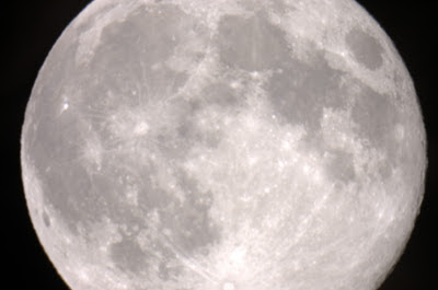 Der Mond mit der NIKON D50, F/0, 1/50 Sek., ISO-200, 23.06.2013 23:40