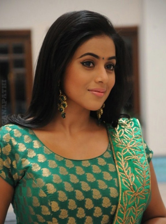 SOUTH INDIAN ACTRESS POORNA LATEST PHOTOS COLLECTION | Gateway to world ...