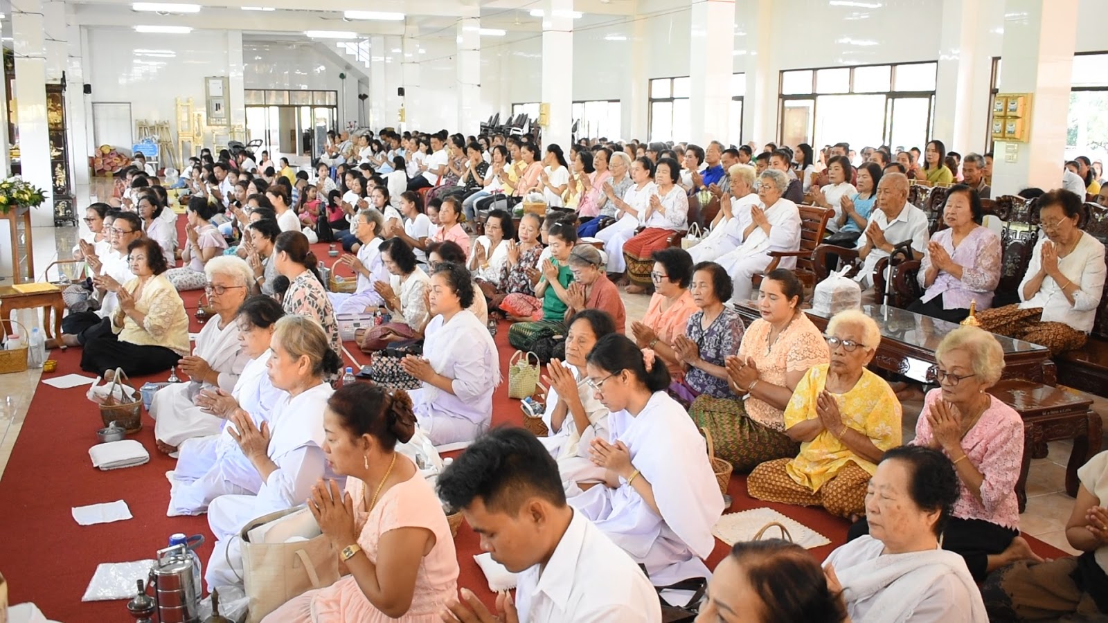 ตราด พ ทธศาสน กชนใน จ ตราด และแรงงานต างด าวชาวก มพ ชาอาศ ยอย ในย าน บ านท าเร อจ างร วมทำบ ญเน องในว นอาสาฬหบ ชาเต มศาลาการเปร ยญว ดคลองเพชร รอบร วภ ธร ช อง 13 สยามไทย