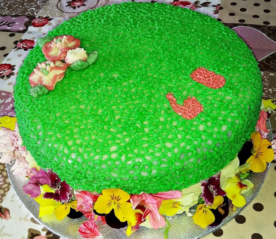 PASTEL DE CUMPLEAÑOS CON COBERTURA ESPEJO, ENCAJE DE CREMA PASTELERA Y FLORES {TARTA PRIMAVERAL 60 CUMPLEAÑOS}