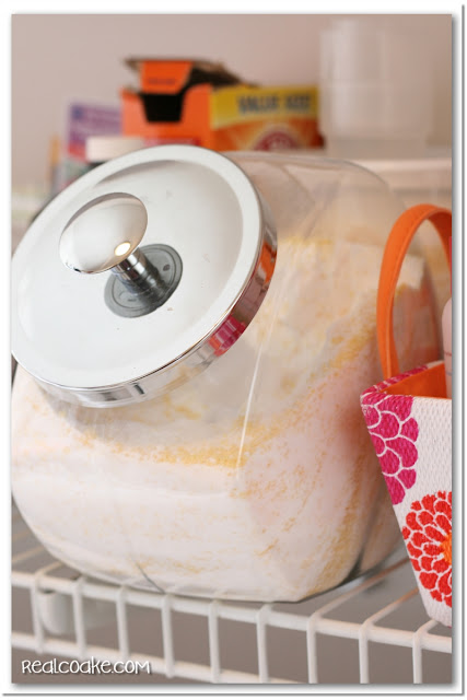 Laundry room ideas for storage and organization in a pretty and inexpensive way. #storage #organization #LaundryRoom #RealCoake Laundry room ideas for storage and organization in a pretty and inexpensive way. #storage #organization #LaundryRoom #RealCoake