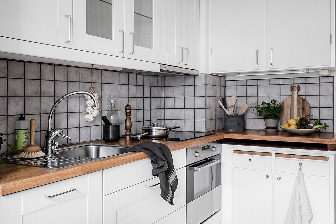 AU COIN MAIS PAS NÉGLIGÉ