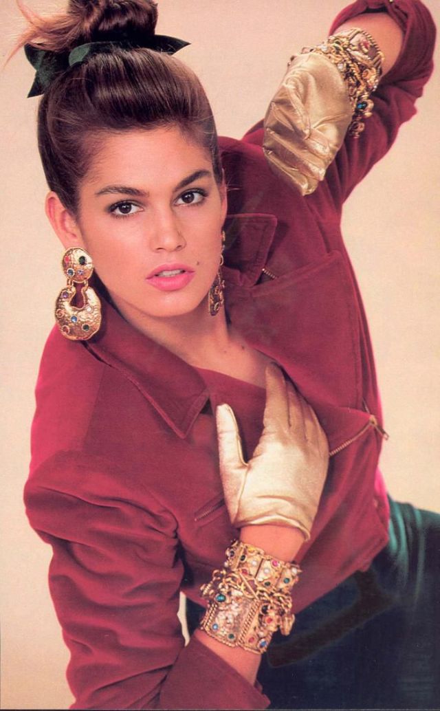 40 Fabulous Photos Show Fashion Styles of Cindy Crawford in the 1980s
