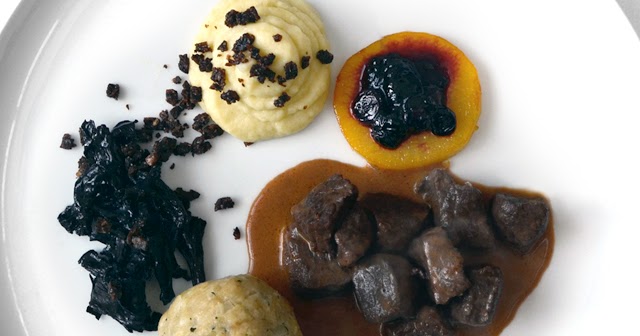 Grüsse aus der Küche: Hirsch, Petersilienwurzel, Birne