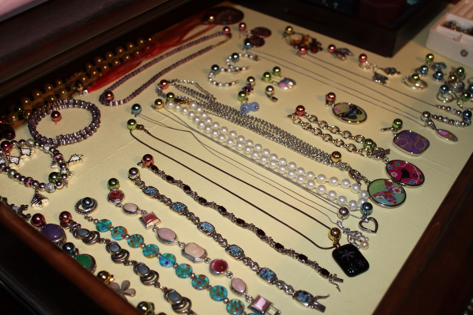 Mama Clucks: Jewelry Board Pile-Up Organize & Unclutter!!