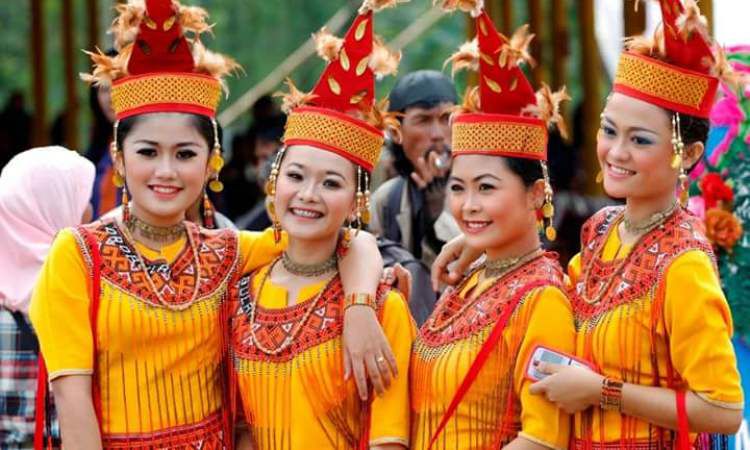 Pakaian Adat Dari Sulawesi Utara - Gifari News