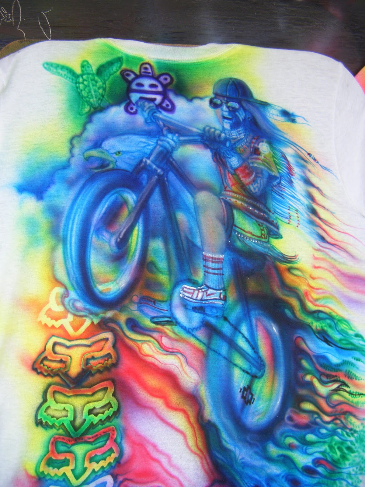 morethanworlds underwater art/and airbrush