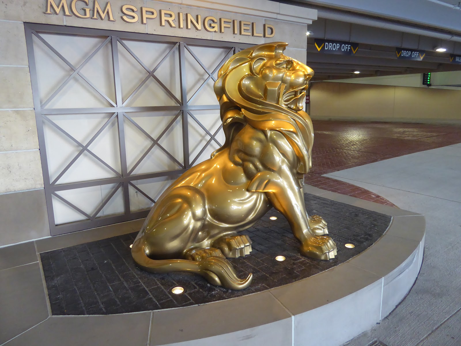 Photo-ops: Lion Statue: Leo, the MGM Springfield Casino Lion