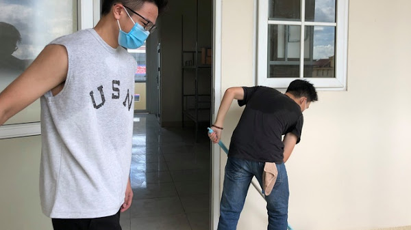 Thầy trò trường chuyên ở Hải Dương dọn ký túc xá làm nơi cách ly