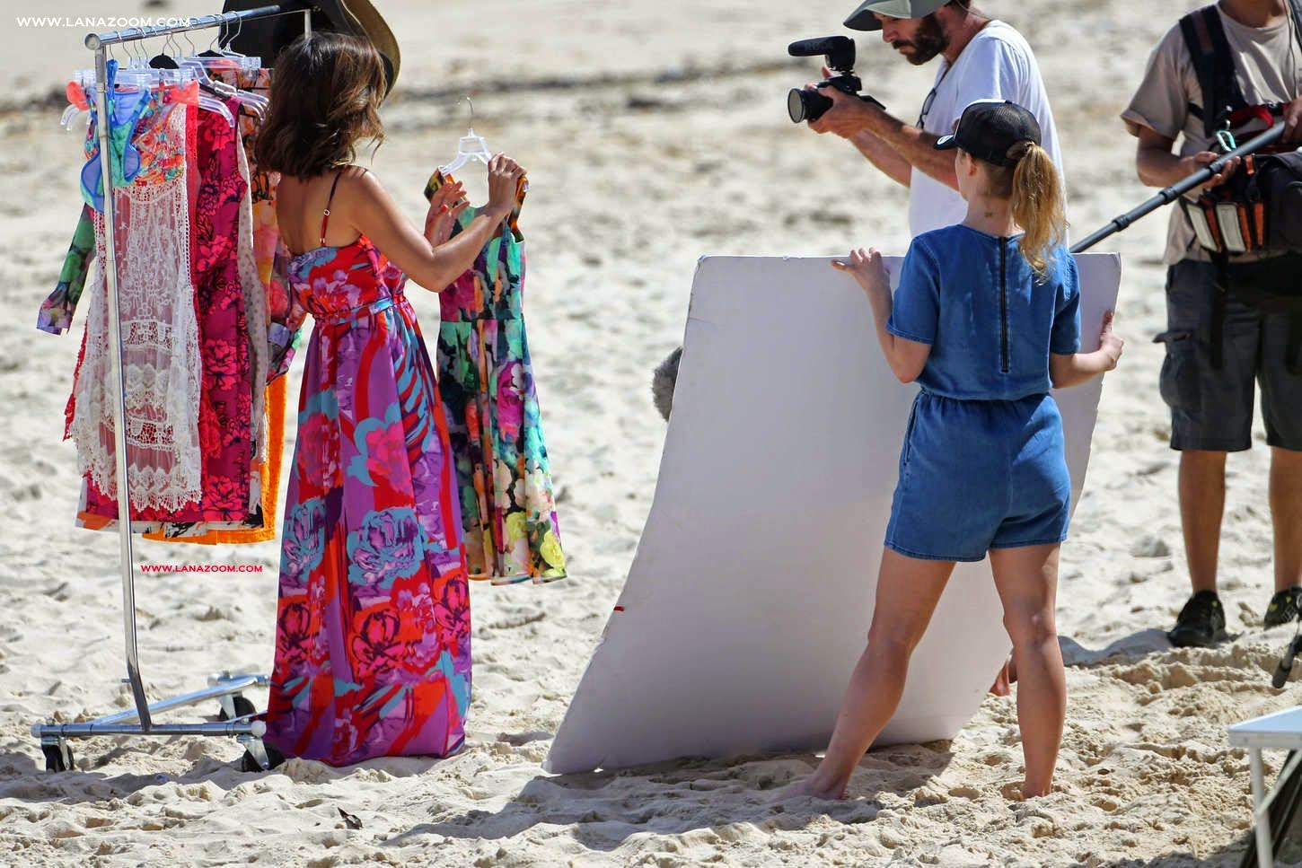 مجلة لانا زووم صور ميلاني كلاس خلال جلسة تصوير لملابس