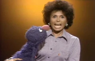 Lena Horne sings How Do You Do to help Grover overcome his shyness. Sesame Street Best of Friends