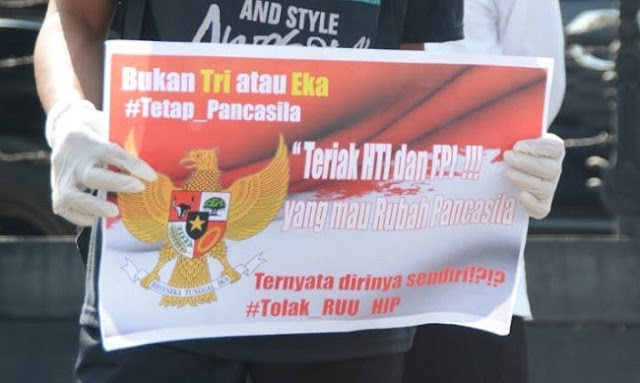 Awas Pengalihan Isu! Umat Fokus pada RUU HIP Awas Pengalihan Isu! Umat Fokus pada RUU HIP