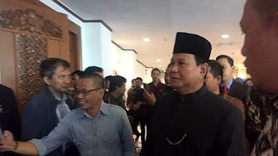 Prabowo Hadiri Bedah Buku “Paradok Indonesia” Disambut Histeria Emak-emak