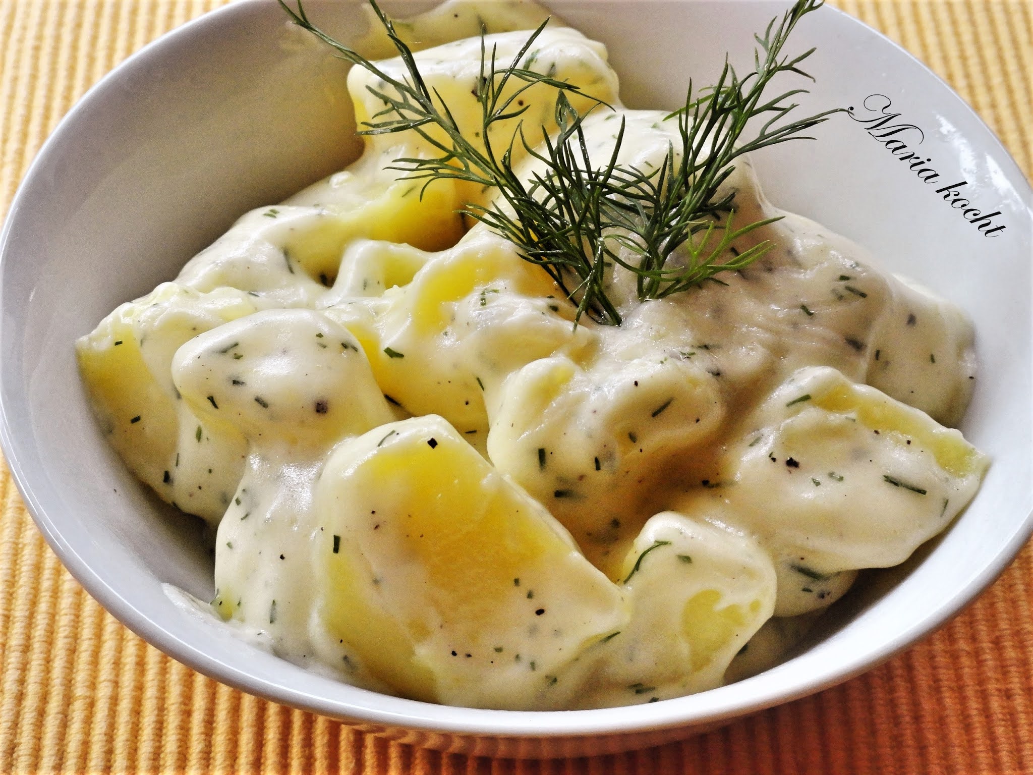 Maria kocht Kartoffeln in DillSahnesoße / Burgonya kapros tejfölös