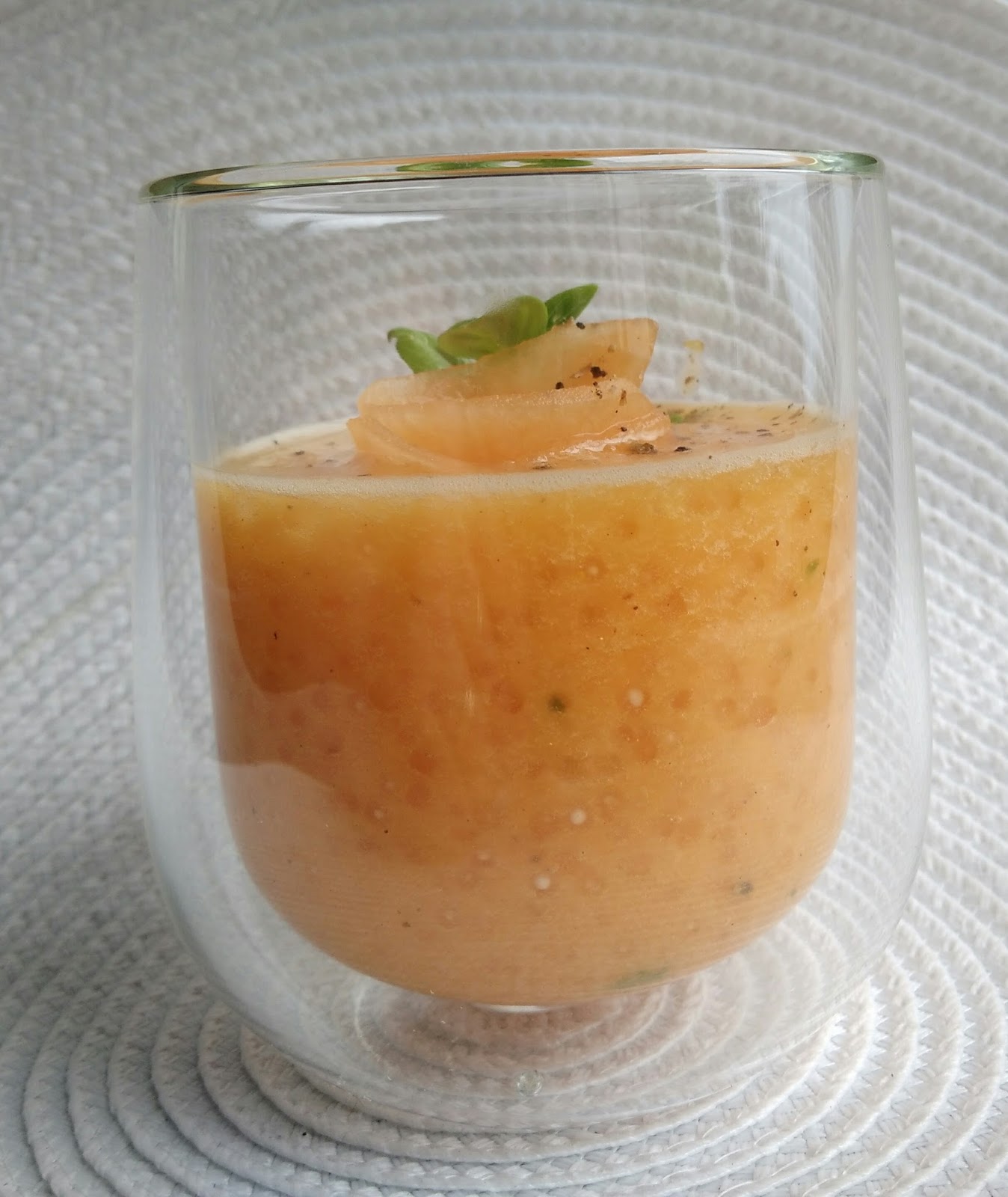 Gaspacho de melon au basilic et perles Japon