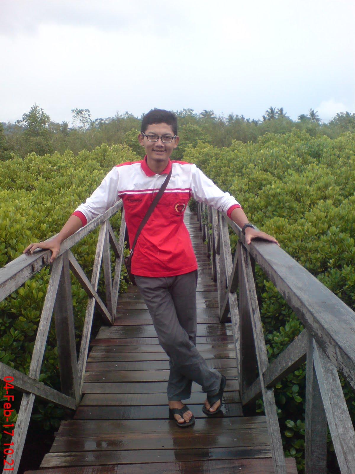 Nanang Fauzi's Little Blog: Outbond di Hutan Mangrove dan Pantai Pasir Putih Trenggalek