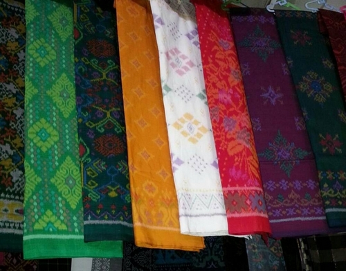 Mengenal Kain Tenun Endek Bali Adhiantirina