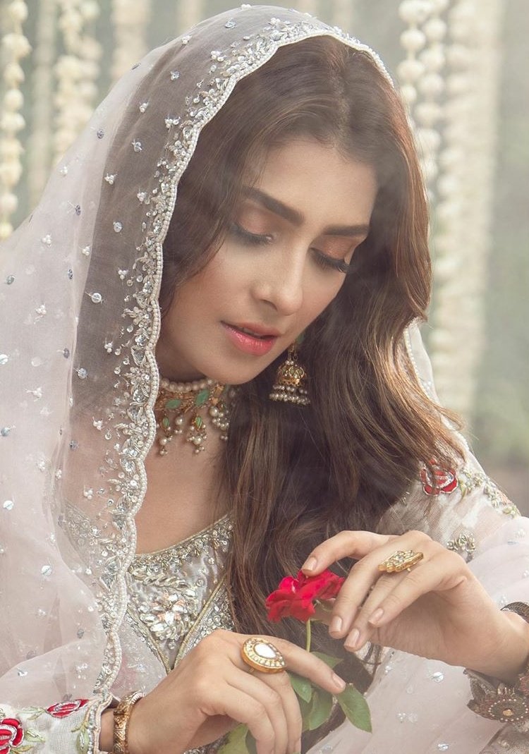Best Ayeza Khan images | Most Beautiful Ayeza Khan Photos Wallpaper HD