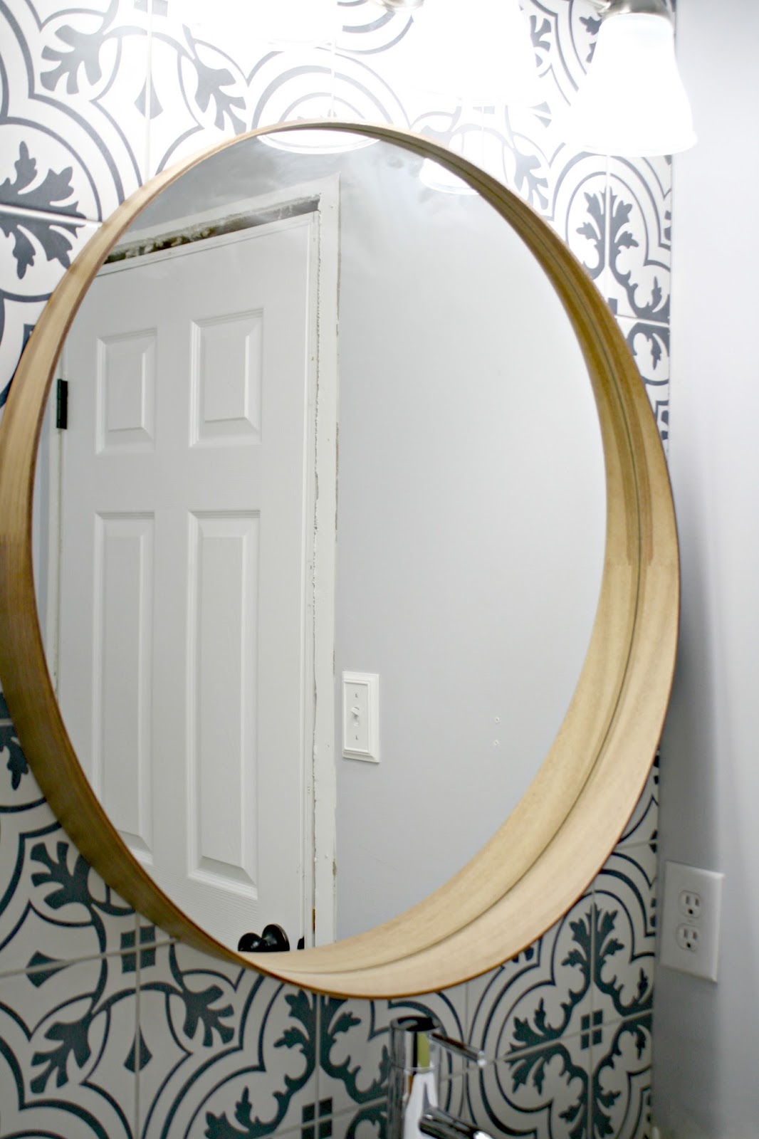 Easy Hack to Hang Art Perfectly Straight Thrifty Decor Chick