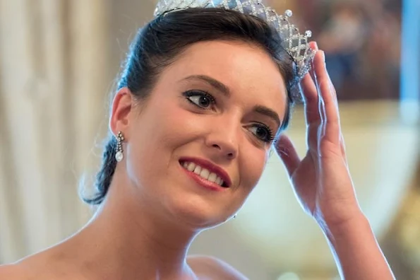 Belgian Scroll Tiara, butterfly tiara, Grand Duchess Josephine Charlotte’s Pearl and Diamond Choker tiara, Grand Duchess Marie Adelaide’s Sapphire and Diamond tiara, Vine Leaves tiara. Prenses Stephanie, Prenses Alexandra, Prenses Claire, Prenses Tessy