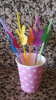 Bunny decorated straws for Easter - with free printable Bunny decorated straws for Easter - with free printable