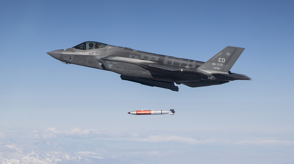 The Dead District The First Photos Of The F35A Jets Dropping Inert B6112 Nuclear Bombs During