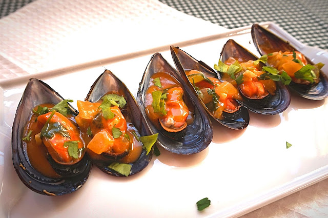 Mejillones a la marinera con toque de pimentón. Receta sencilla y casera.