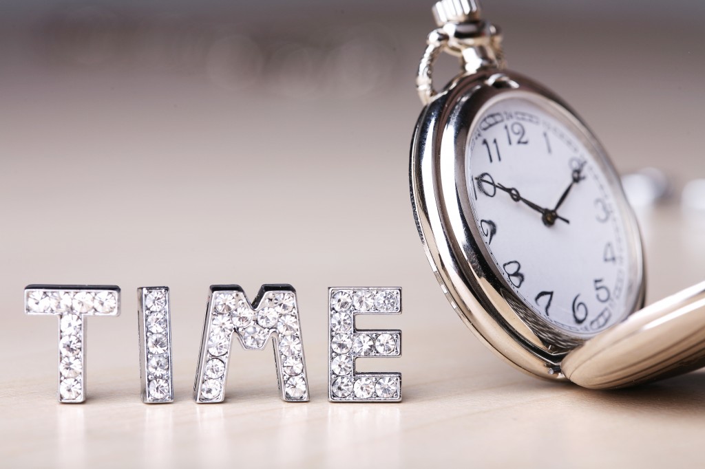 The times. Time is now подушка. Start and end time. Motivational quote на белом фоне. время старта.