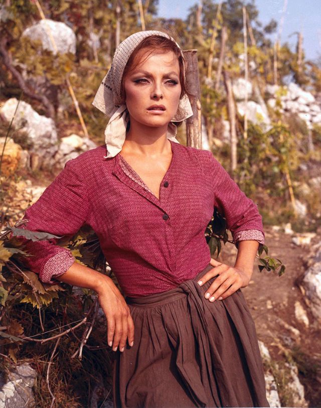 20 Wonderful Vintage Photos of a Young and Beautiful Virna Lisi in the